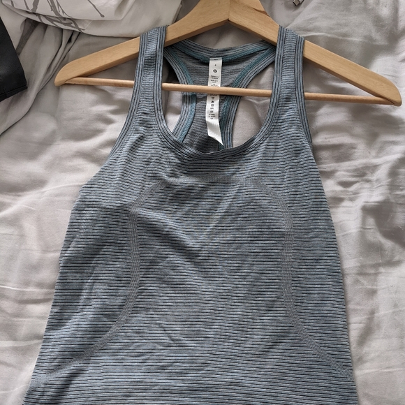 Lululemon swiftly tech racer length tank, size 4 - Picture 2 of 7